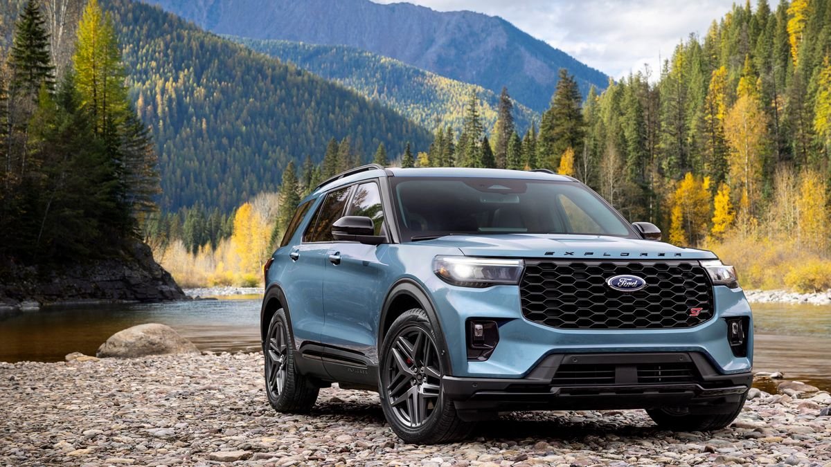 فورد تكشف عن إكسبلورر 2025 تحديثات شاملة داخلياً وخارجياً - Auto Express