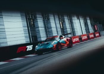 دوا ليبا تثير تظهر في شوارع موناكو بسيارة بورشه GT3 RS