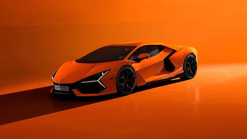 لامبورجيني ريفويلتو Revuelto