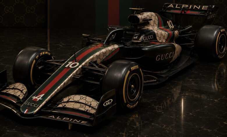 جوتشي Gucci تدخل الـ فورمولا-1 بالتعاون مع ألبين Alpine