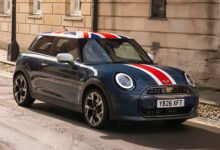 سيارة MINI Cooper Oxford Edition الخاصة خلال الكشف عنها في مهرجان جودوود للسرعة 2026
