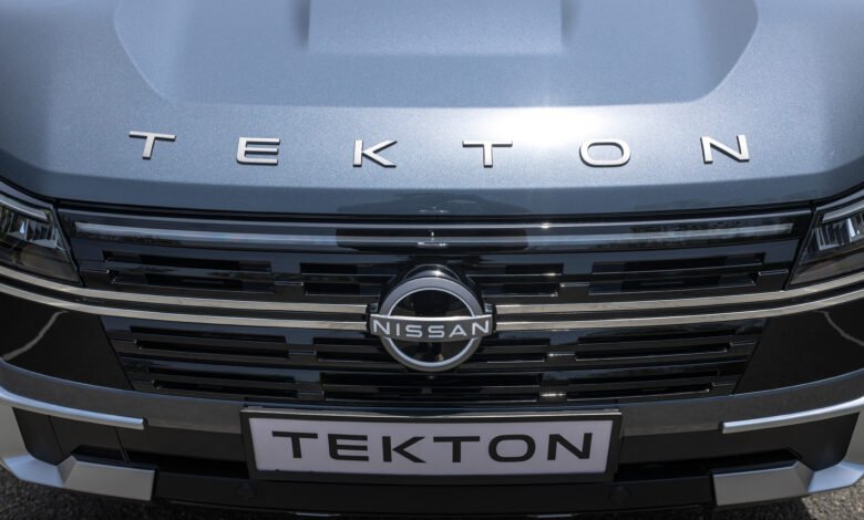 نيسان تيكتون Nissan Tekton