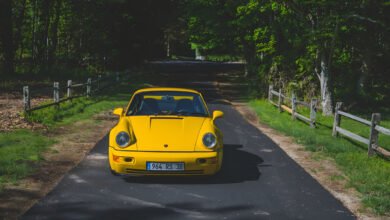 بورشه 911 كاريرا RS 3.8 موديل 1993 باللون الأصفر Speed Yellow