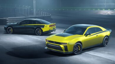 دودج تشارجر Super Bee 2027 بمحرك 3.0 لترات سداسي الأسطوانات وشاحنين توربينيين