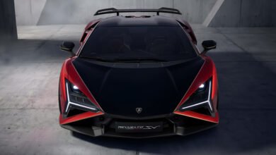 لامبورجيني ريفويلتو SV الجديدة بنظام V12 الهجين وتصميم مخصص للحلبات