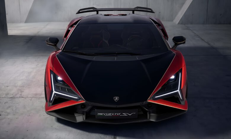 سيارة لامبورجيني ريفويلتو Lamborghini Revuelto SV الرياضية فائقة الأداء