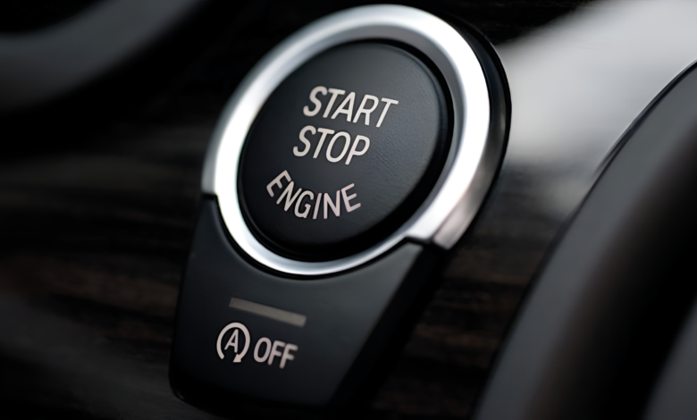 توقف محرك السيارة تلقائيًا عند الإشارة الحمراء بسبب نظام Start Stop