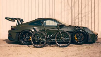 بورشه 911 GT3 RS ودراجة Specialized S-Works