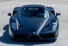 فيراري إنزو 2004 بطلاء Nero Opaco الأسود المطفي