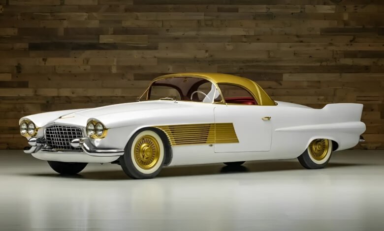 كاديلاك Elegante موديل 1953 الوحيدة من نوعها التي بيعت مقابل  مليون و275 ألف دولار 