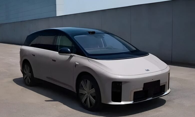 لي أوتو i9 سيارة SUV كهربائية بستة مقاعد تستعد للظهور رسميًا في سبتمبر