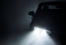 مصابيح السيارة الأمامية تظل مضاءة بعد إيقاف المحرك