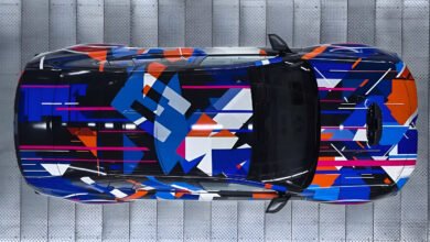 BMW M3 البرتقالية والسيارة رقم مليون من BMW M في مصنع ميونيخ