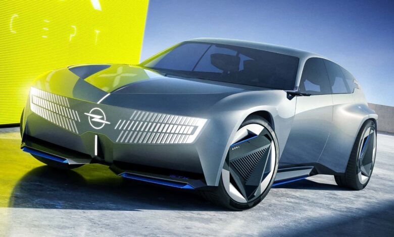 سيارة أوبل STX Concept الاختبارية الكهربائية بتصميم ستيشن واجن وواجهة Vizor وعجلات 22 بوصة