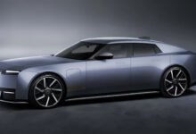 سيارة جاجوار Type 01 الكهربائية الفاخرة بأربعة أبواب