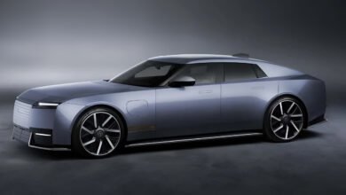 سيارة جاجوار Type 01 الكهربائية الفاخرة بأربعة أبواب