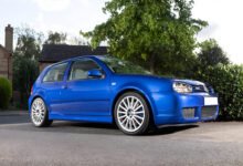 سيارة فولكس فاجن Golf R32 موديل 2003 بمحرك VR6 سعة 3.2 لتر، معروضة في مزاد لندن 2026.