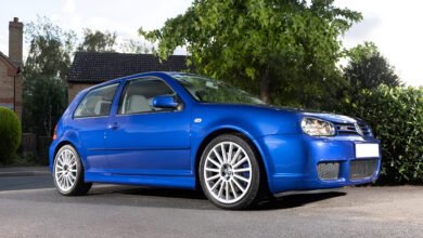 سيارة فولكس فاجن Golf R32 موديل 2003 بمحرك VR6 سعة 3.2 لتر، معروضة في مزاد لندن 2026.